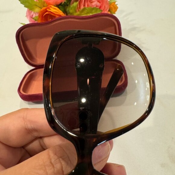 Authentic Gucci sunglasses with case - Picture 10 of 11